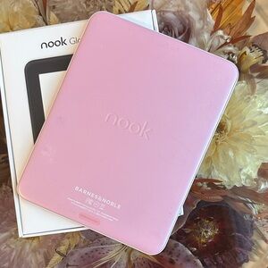 Nook GlowLight 4 E-Reader in Pearl Pink